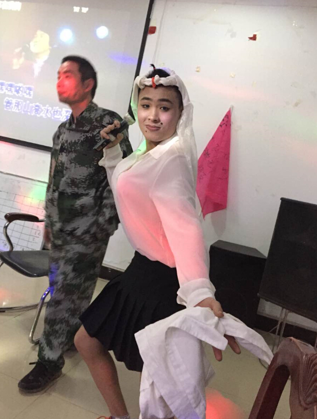 美女主持人